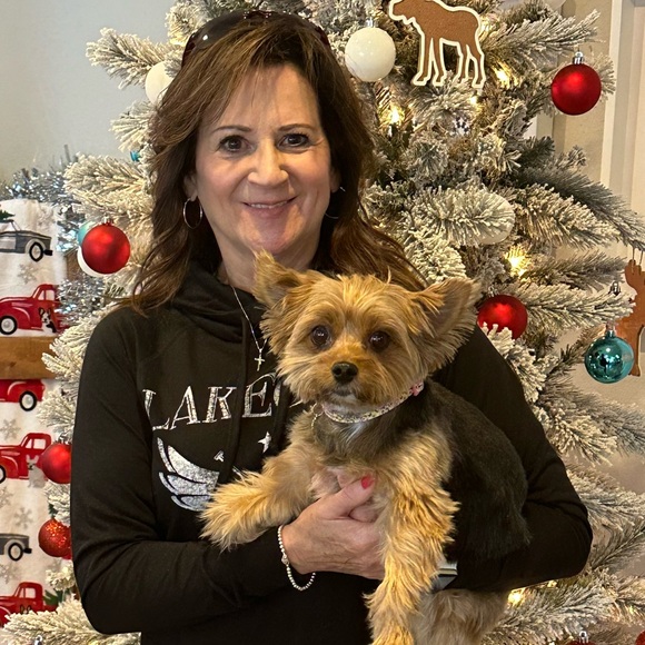 Meet your Posher, Julie - Picture 1 of 1